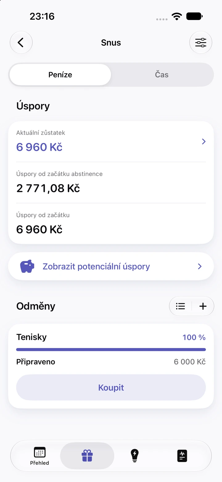 Úspory za snus na záložce Peníze: aktuální zůstatek 6 960 Kč, od začátku abstinence 2 771,08 Kč, od začátku 6 960 Kč a odměna Tenisky za 6 000 Kč na 100 % s tlačítkem Koupit