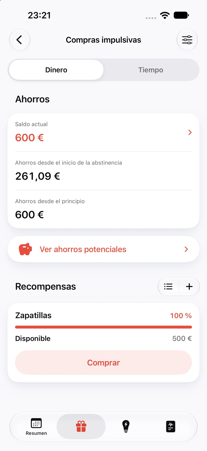 Pantalla de ahorros de Compras impulsivas: saldo actual de 600 €, 261,09 € de ahorro desde el inicio de la abstinencia y la recompensa Zapatillas, de 500 €, al 100 % con el botón Comprar
